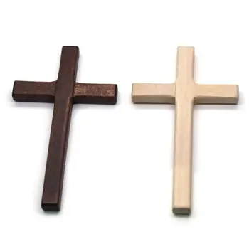 2 kom. Drveni križevi su ručni rad, nakit u obliku raspeća Isusa Krista, vjerska ovjes