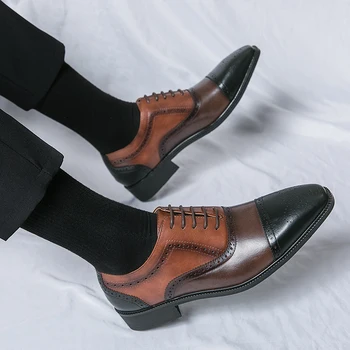 2023 Popularne muške modeliranje cipele za vjenčanje, оксфордские cipele sa uvezivanje muška модельная cipele u retro stilu, muška moda kožne cipele na platformu