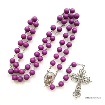 Crvena ogrlica sa perlama u obliku Križa, katolička zlatar ovjes na dlanu