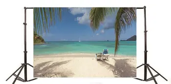 Pozadina za fotografiranje Plaža, fotelja na obali mora, Kokos palma, Plavo nebo, Bijeli oblak, Jedrilica, Priroda, Ljetno putovanje
